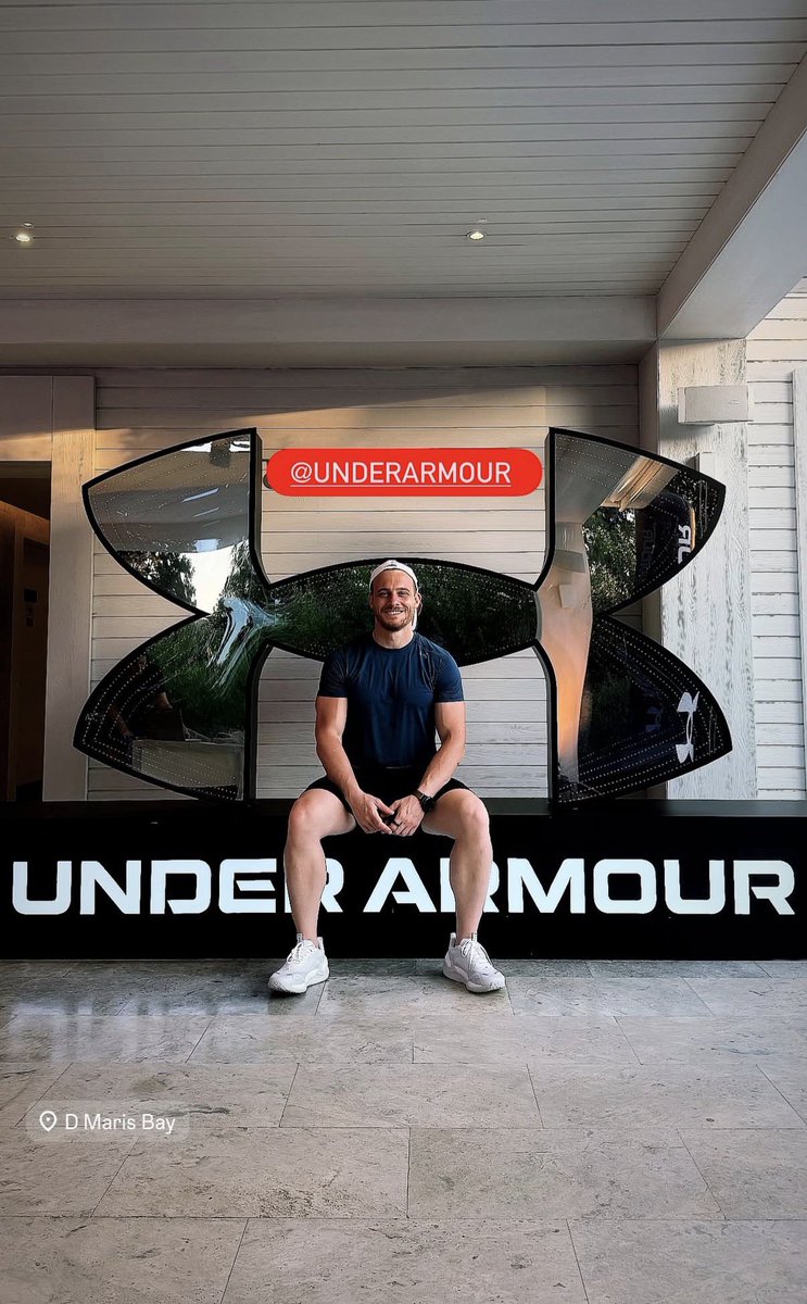 MariaTeru's tweet photo. Kerem en el evento de Under Armour. #KeremBürsin https://t.co/O20UE4sro3