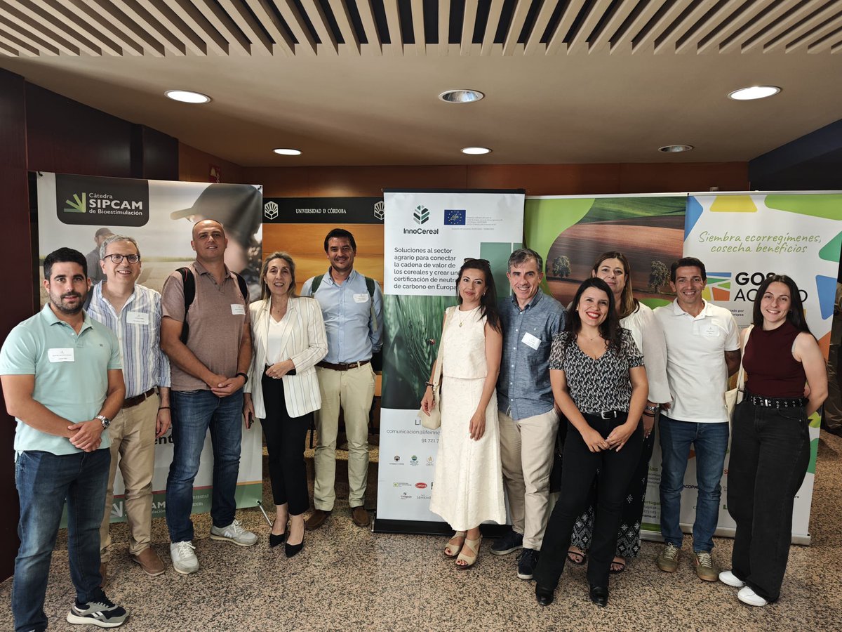 CatedraSipcam's tweet photo. 🗣️Francisco Márquez, coordinador de la @CatedraSipcam -UCO, presentó en #RegeneraIberia el trabajo de innovación y transferencia que se desarrolla para validar soluciones de #bioestimulación orientadas a mejorar la salud del suelo y la resiliencia de los cultivos. https://t.co/QzQnn1ZsJD