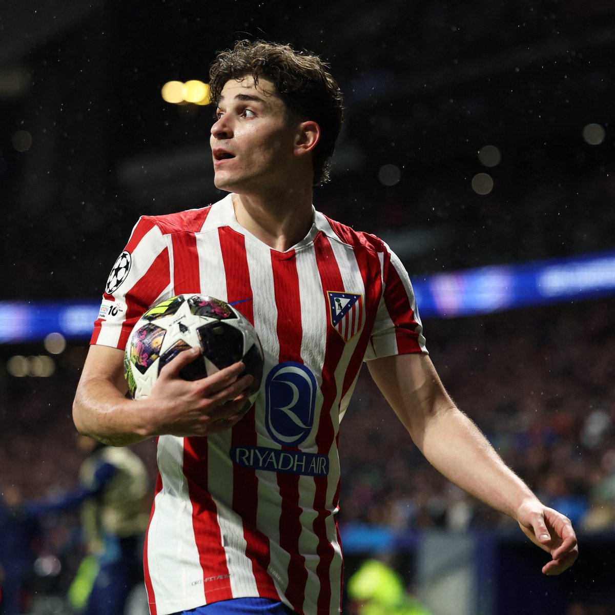 demarkesports's tweet photo. Real Madrid, Julian Alvarez'e yaptığı 150 milyon euro'luk teklifin reddedildiğini açıkladı.

Atletico Madrid, oyuncunun 500 milyon euro'luk serbest kalma maddesini belirterek teklifi reddetti. https://t.co/HuqfU3aSXo