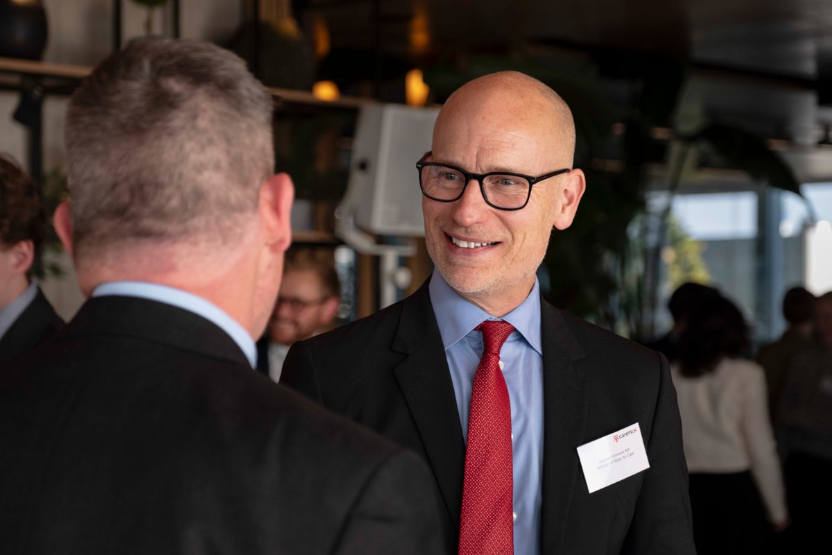 SKinnock's tweet photo. We're determined to improve employment rights for unpaid carers.

Yesterday I heard about the challenges carers face as they balance caring and work.

Our consultation is now open so carers can help shape our framework: https://t.co/k4Df75XSJL

#CarersWeek @CarersUK https://t.co/jRhaZicVUw