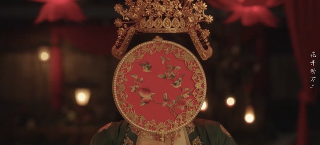 untamedyouths's tweet photo. i love bridal hand fans https://t.co/rG24OMt29j