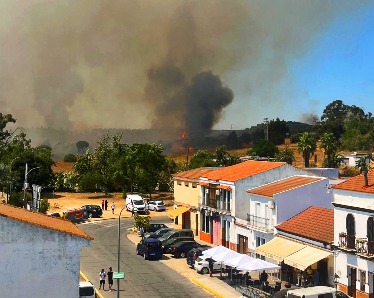 gibraleontq's tweet photo. 🚨🔥 #ULTIMAHORA | Vuelve la tensión y el miedo a #Gibraleón.
🔗 Más información - https://t.co/bGNNMylNbq
#IFVillanuevadeloscastillejos https://t.co/3d0eUnbdWO