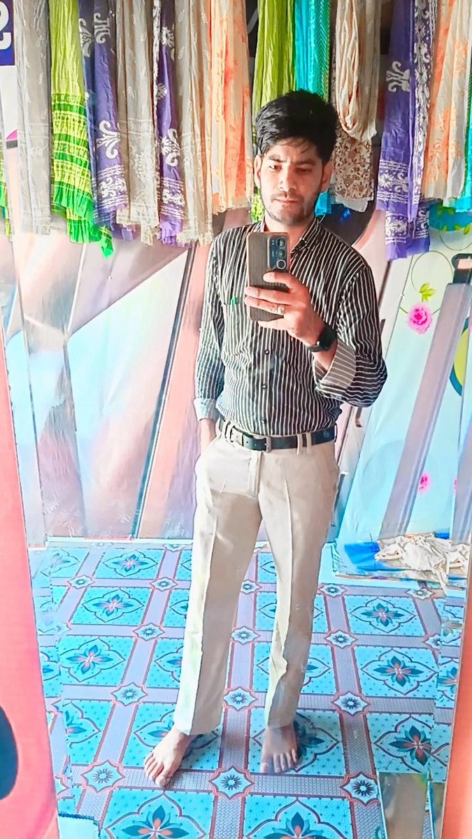 PervajS's tweet photo. वक्त का एक नियम है ⏳
जो आज तुम्हें नजरअंदाज कर रहे हैं...
कल वही लोग
तुम्हारी तलाश करेंगे। https://t.co/rI8NTgNubA
