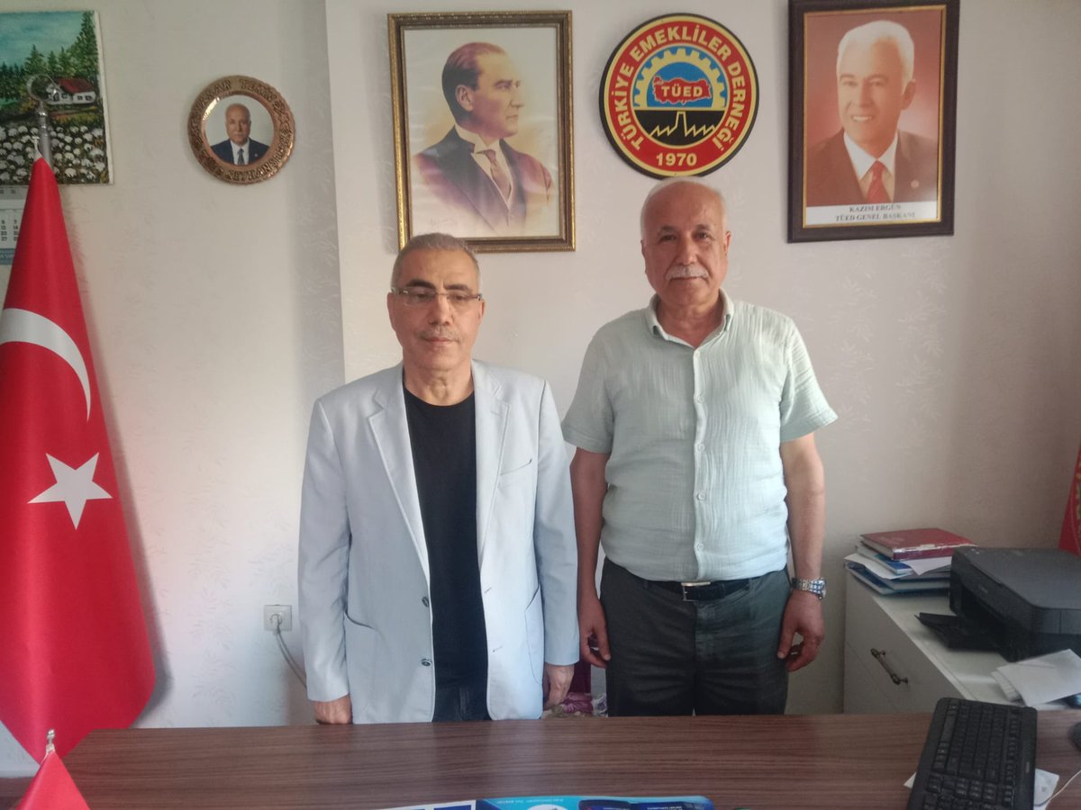 CelikcanMahmut's tweet photo. Seyhan Emekliler Derneğini ziyaret ettik.Dernek başkanı Yaşar Tekin ve yönetim kurulu üyeleri ile birlikte bazı üyelerle biraraya geldik ve sorunlarını dinledik.Sonuçta emeklilerimiz için yapacağımız çok şeyler var.İlgileri ve sıcak sohbetleri için teşekkür ederim. https://t.co/TRO4pgQZVd