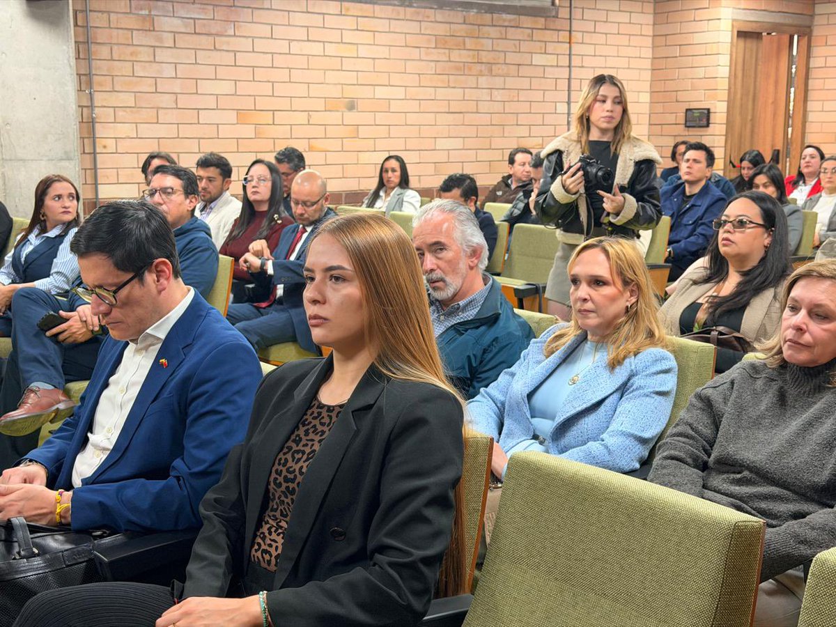CasadeBoyaca's tweet photo. @SecDesarrolloEB @SecAgroBoyaca @UPTCoficial @santotomastunja @SeCulturaBoyaca @SecTurismoBoy @SecMinasBoyaca La Mesa de Internacionalización de Boyacá del primer semestre 2026 finalizó reafirmando el compromiso de construir alianzas estratégicas que impulsen la competitividad, la inversión y el posicionamiento internacional del departamento. https://t.co/EgAsJfFFyM