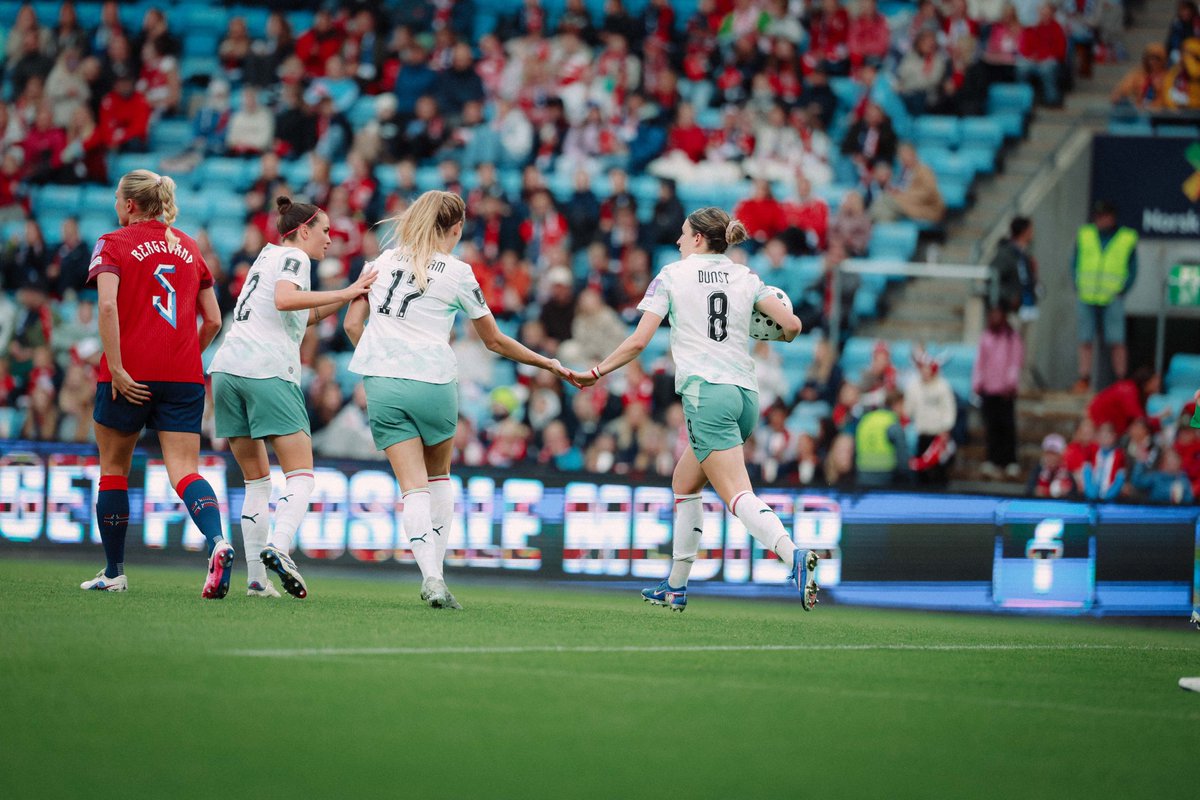 oefb1904's tweet photo. Dranbleiben, Mädels!
__________
67 | 🇳🇴 2:1 🇦🇹 | #GemeinsamÖSTERREICH #NORAUT https://t.co/EjBFAgfQRx