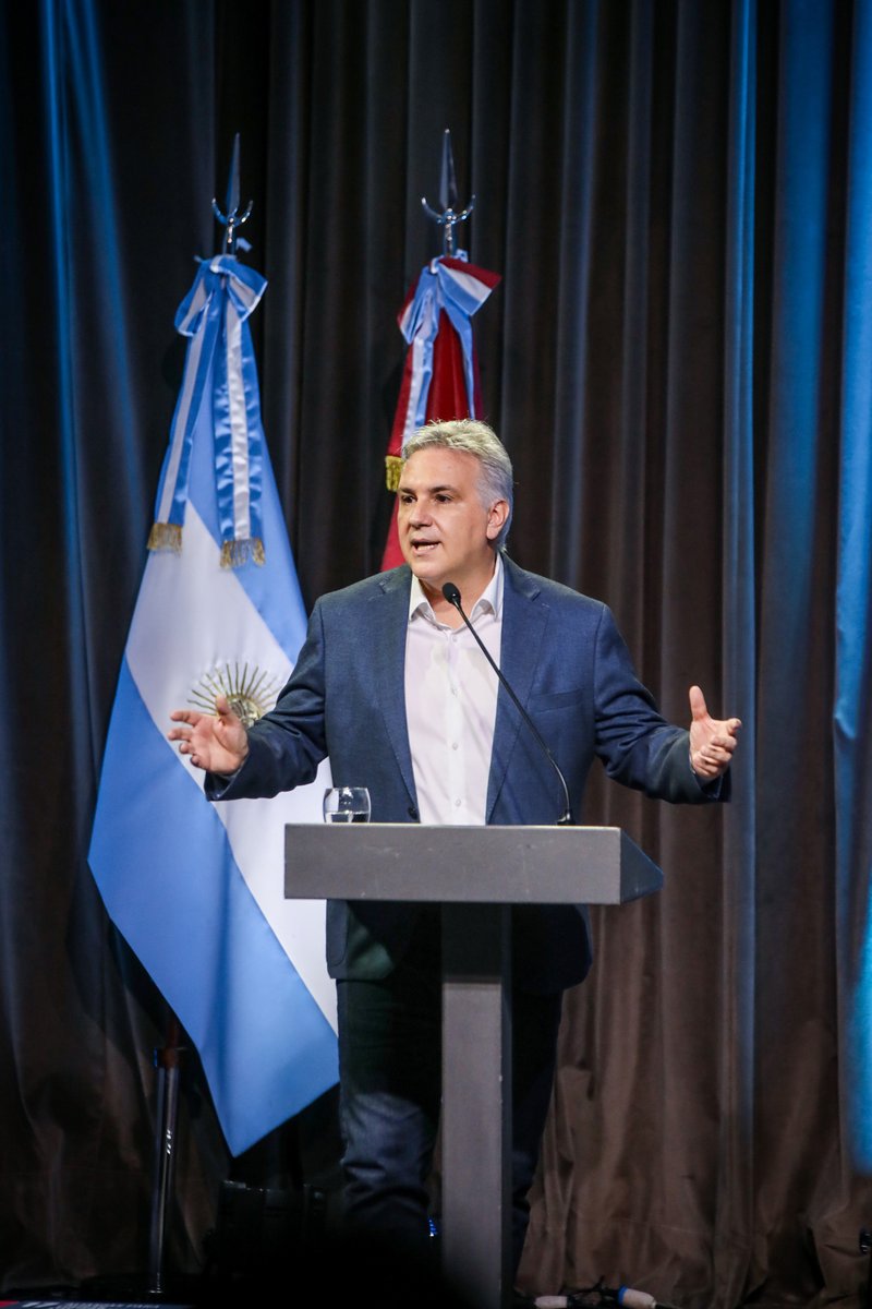 gobdecordoba's tweet photo. ✍️ A través de Empleo +26 articulamos esfuerzos entre el Gobierno provincial, empresas, comercios, cooperativas, mutuales, sindicatos, municipios y comunas para generar más empleo de calidad y fortalecer el desarrollo productivo en todo el territorio cordobés.

✅ El programa presenta dos modalidades: por un lado incorporaciones laborales formales en empresas privadas y por otro, prácticas con capacitación y experiencia en entornos reales de trabajo. Quienes ingresen a la formación, también accederán al Boleto Obrero Social #BOS.

Además, contempla un cupo del 5% para personas trasplantadas y con discapacidad, y otro 5% para personas en situación de vulnerabilidad, fortaleciendo su carácter inclusivo y federal. 💪

#HacerParaCrecer