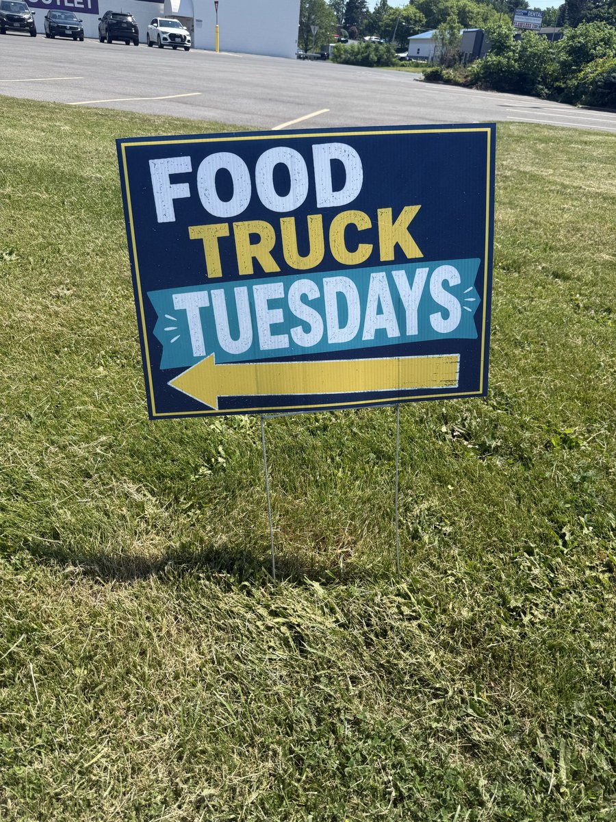 JCicini's tweet photo. 🚚 🍽️The Northern Lights Food Truck Rodeo takes place today from 4–8 p.m. The event features 14 food trucks, live music, and a meet-and-greet with Syracuse basketball players Gavin Doty, Noah Lobdell, and Ryan Moesch. 🏀🍊

@NCCNewsOnline @Cuse_MBB 

#nccnews #cny #syracuse https://t.co/sT97416QDD