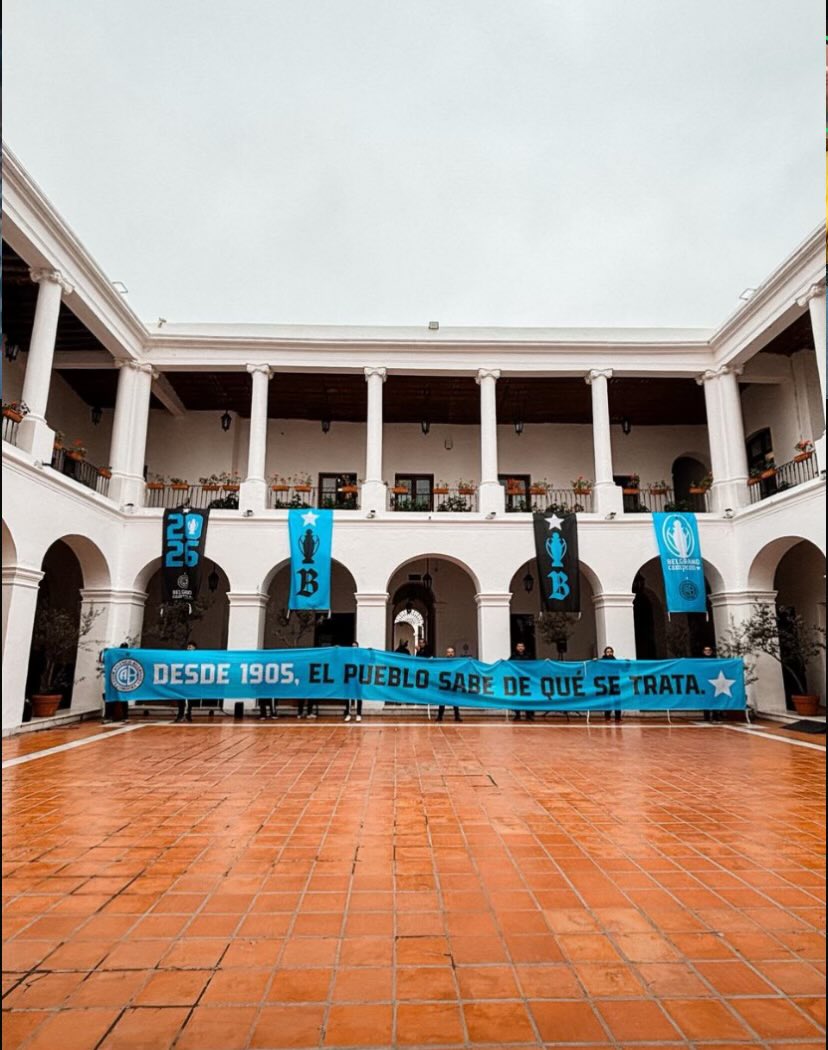 ramacorazza_'s tweet photo. El caBildo de córdoBa está pintado de celeste. https://t.co/xtOsRaUriS