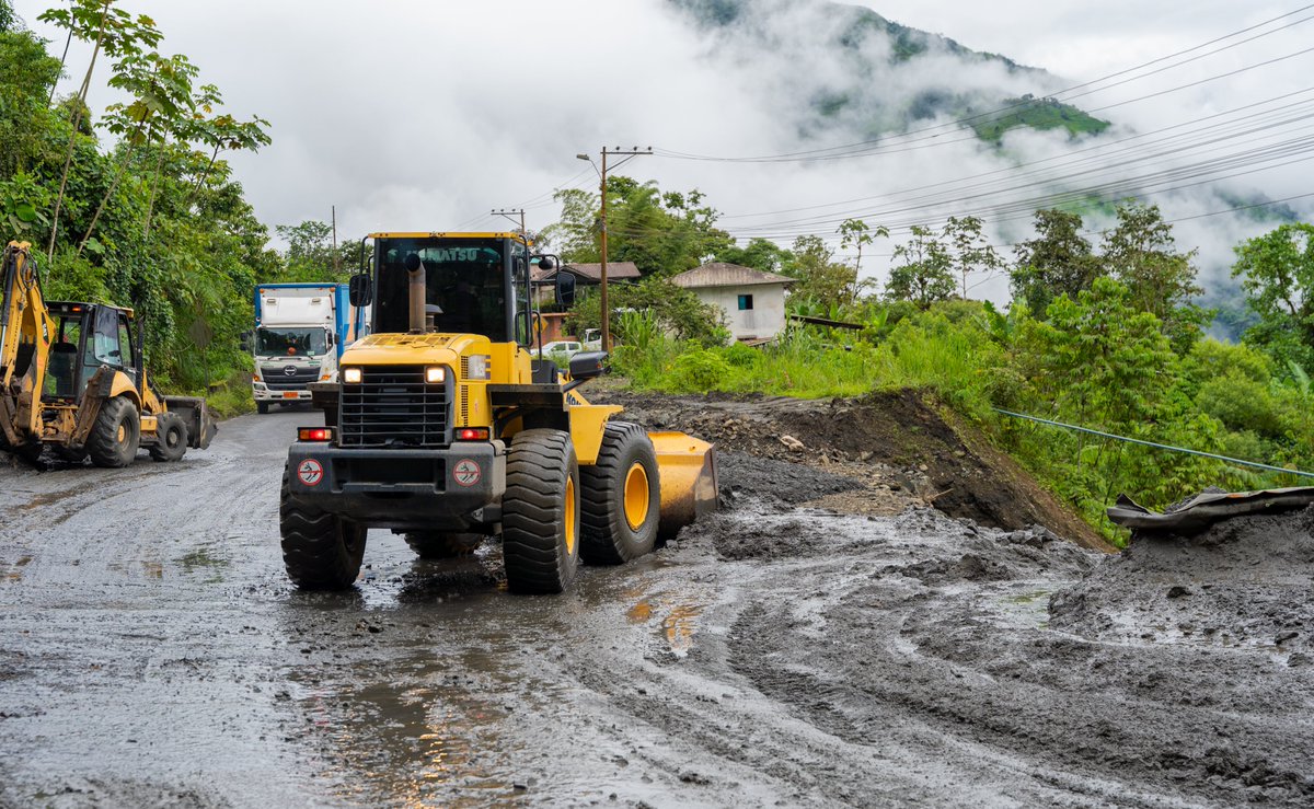 PrefecturaCanar's tweet photo. 🚜 𝐂𝐮𝐚𝐧𝐝𝐨 𝐥𝐚 𝐞𝐦𝐞𝐫𝐠𝐞𝐧𝐜𝐢𝐚 𝐠𝐨𝐥𝐩𝐞𝐚, 𝐥𝐚 𝐫𝐞𝐬𝐩𝐮𝐞𝐬𝐭𝐚 𝐧𝐨 𝐩𝐮𝐞𝐝𝐞 𝐞𝐬𝐩𝐞𝐫𝐚𝐫.

En Ocaña, la maquinaria ya está en acción retirando el material que bloqueaba la vía y devolviendo la conectividad a cientos de familias. @marcelomanuelj1 https://t.co/IeE4Hl6DXt