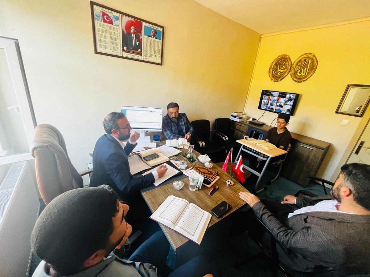 GrpnrMuftuluk's tweet photo. Gürpınar İlçe Müftülüğü Arkboyu Yatılı Hafızlık Kur’an Kursu öğrencilerimize yönelik 3. Dönem Hafızlık Ön Tespit Değerlendirmesi, İlçe Müftümüz Kasım Demir’in başkanlığında toplanan Hafızlık Takip Komisyonu tarafından gerçekleştirildi.
@kasim___demir https://t.co/R92m4vAXCQ
