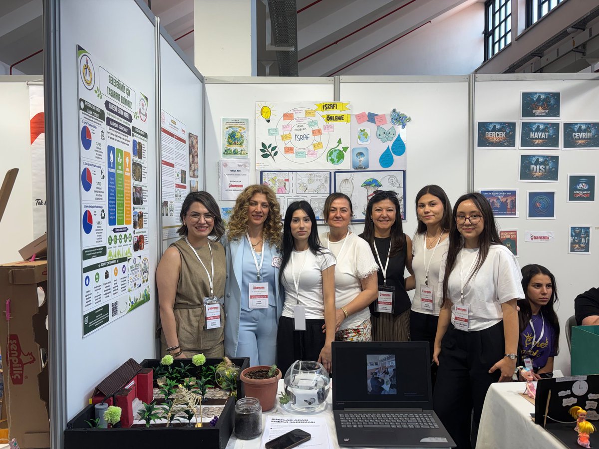 CineIlce's tweet photo. 📚🎉 Harezmi Eğitim Modeli Şenliği'nde Madran Anadolu Lisesi Başarısı

Madran Anadolu Lisesi, Milli Egitim Bakanlığı bünyesinde Aydįn Il Milli Egitim Müdürlüğü koordinesinde yürütülen Harezmi Eğitim Modeli çalışmalarıyla şenlikte yerini aldı.

Öğretmen ve öğrencilerimizin uzun soluklu ve özverili çalışmaları sonucunda ortaya çıkan projeler, şenlik kapsamında büyük ilgi gördü. Süreç boyunca araştıran, sorgulayan, üreten ve iş birliği içerisinde çalışan öğrencilerimiz; edindikleri bilgi ve becerileri hazırladıkları kapsamlı çalışmalarla sergileme fırsatı buldu.

Harezmi Eğitim Modeli'nin temelinde yer alan disiplinler arası yaklaşım, problem çözme, yaratıcılık ve takım çalışması becerileri öğrencilerimizin çalışmalarına başarıyla yansırken, ortaya çıkan ürünler ziyaretçiler tarafından takdirle karşılandı.

Bu anlamlı süreçte emek veren tüm öğretmenlerimizi ve öğrencilerimizi tebrik ediyor, başarılarının devamını diliyoruz. 👏🌟

#HarezmiEğitimModeli
 #MadranAnadoluLisesi 
#ÜretenGençler
 #Eğitimdeİnovasyon

@tcmeb
@Aydin_MEM
@mehmetyigitmem
@CineIlce
@kemalciftci09
@MadranAL_09