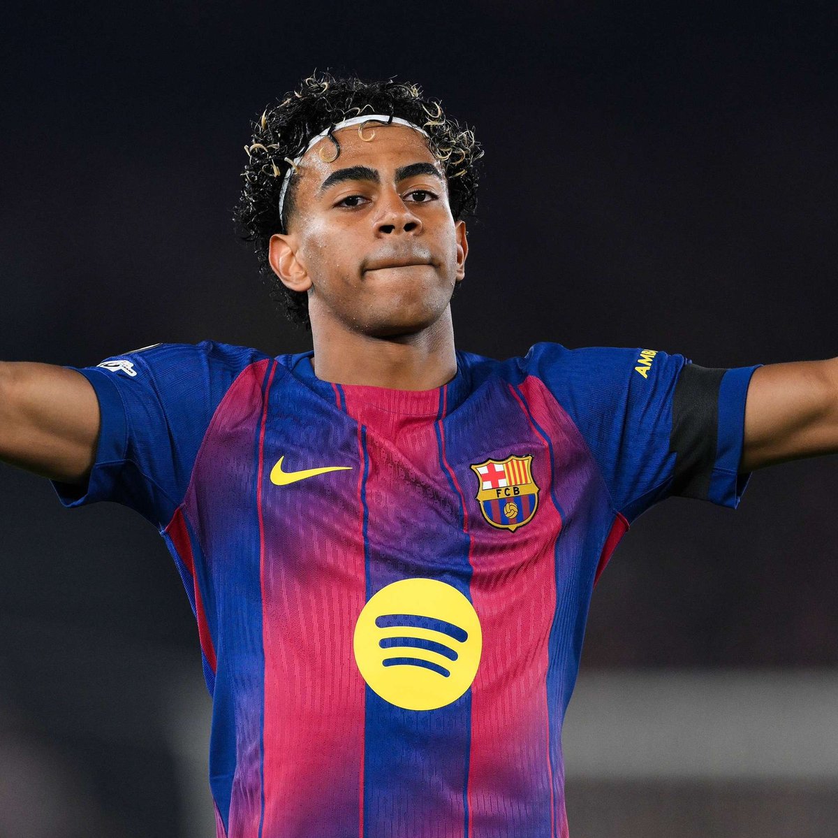 FabrizioLaparto's tweet photo. 🚨 BOMBAZO INFORMATIVO 🚨

💣 Florentino Pérez habría abonado al Fútbol Club Barcelona 150 Millones de euros por Lamine Yamal

🇪🇨 Tras ver detenidamente la transferencia, el presidente blanco se enteró que los 150 millones fueron a parar al Barcelona de ecuador 🤯 https://t.co/tfCWGOSRk0