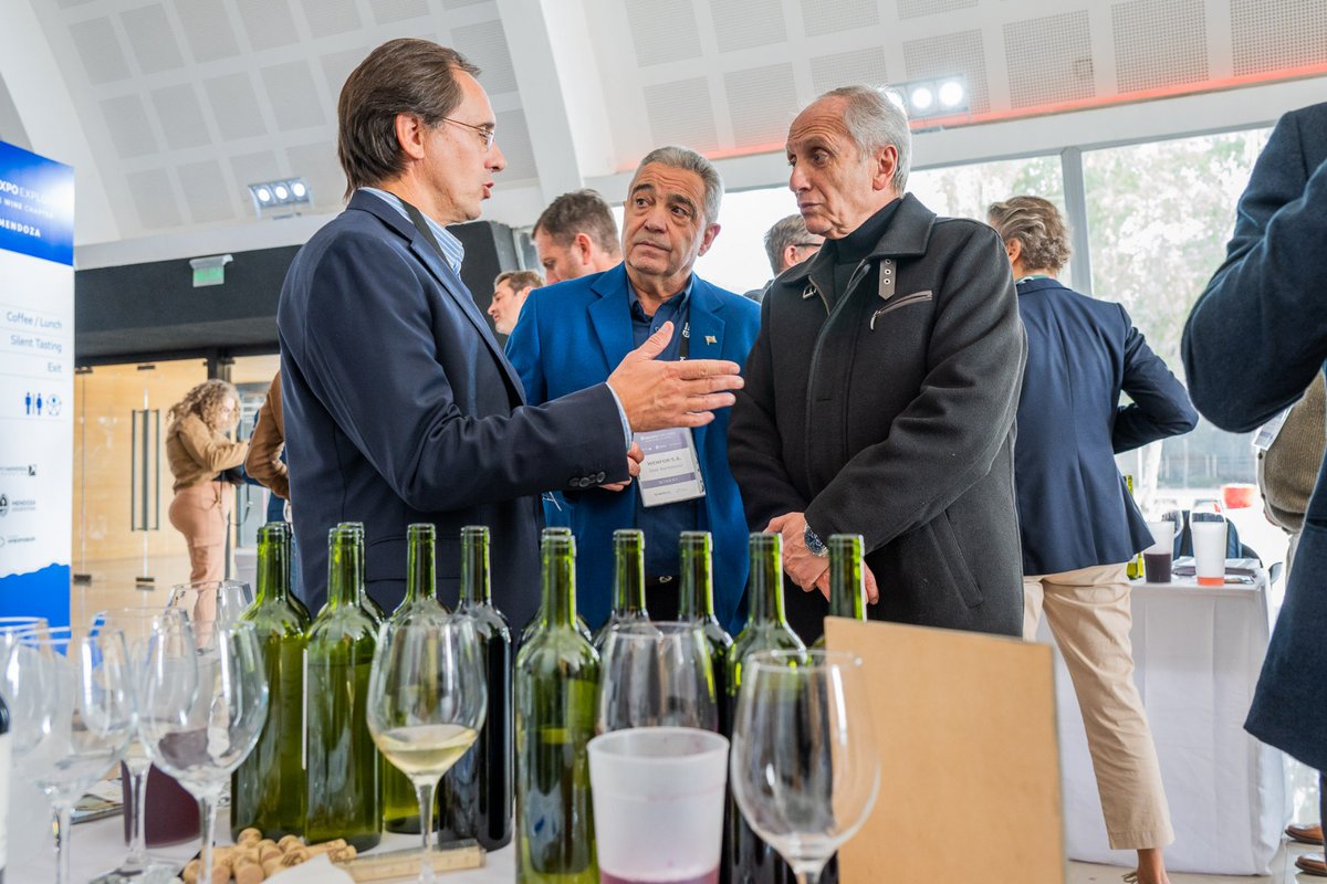 MuniSanMartinOk's tweet photo. La Vinexpo está organizada por el gobierno de Mendoza, ProMendoza, la Cámara Argentina de Vino a Granel y el auspicio de la Comuna. Participan más de 60 stands y el intendente Raúl Rufeil junto a su par @MarioAbedok y @PGimenezDC , titular de ProMendoza dieron apertura al evento https://t.co/TaDfnAvnHY