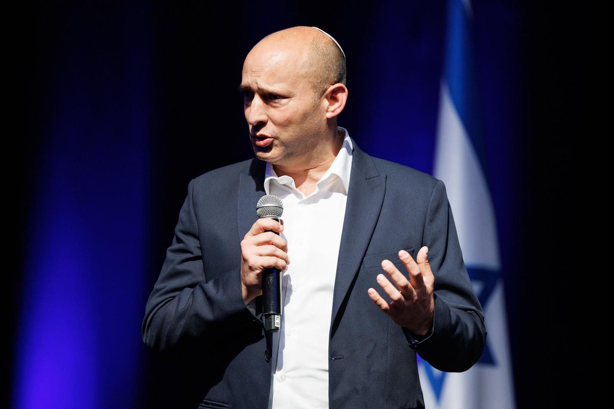 naftalibennett's tweet photo. עכשיו בכנס בשוהם:
"חוק יסוד לימוד תורה" נועד לעניין אחד בלבד:
לקבוע שמעמד משתמט זהה בכל דבר ועניין למעמד של חייל צה"ל.
המשמעות המעשית היא לקבע בחוק יסוד את הזכות להזרמת אלפי שקלים בחודש לאותו בחור משתמט לאורך כל חייו: בקצבאות אברך, סבסוד מעונות, השתתפות בהגרלת מחיר למשתכן, הנחה בארנונה, הקלות במשכנתא ועוד.