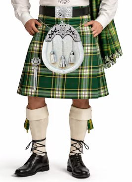 Darkside2Light's tweet photo. @UncoverFacts ... how about the knees... the kilt covers the thigh... socks cover the calves... just sayin' https://t.co/iEHBT2VYee