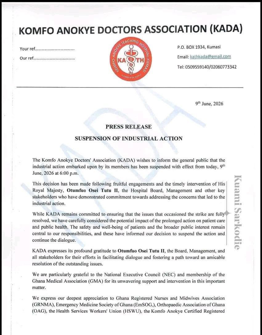 SIKAOFFICIAL1's tweet photo. Doctors and nurses at Komfo Anokye Teaching Hospital (KATH) have suspended their industrial action over the suspension of Chief Executive Officer Dr (Med) Paa Kwesi Baidoo.

The Komfo Anokye Doctors’ Association (KADA) announced the suspension on Tuesday, June 9, following engagements with the Asantehene, Otumfuo Osei Tutu II, the Hospital Board, management and other stakeholders.

[📸: AsaaseRadio]