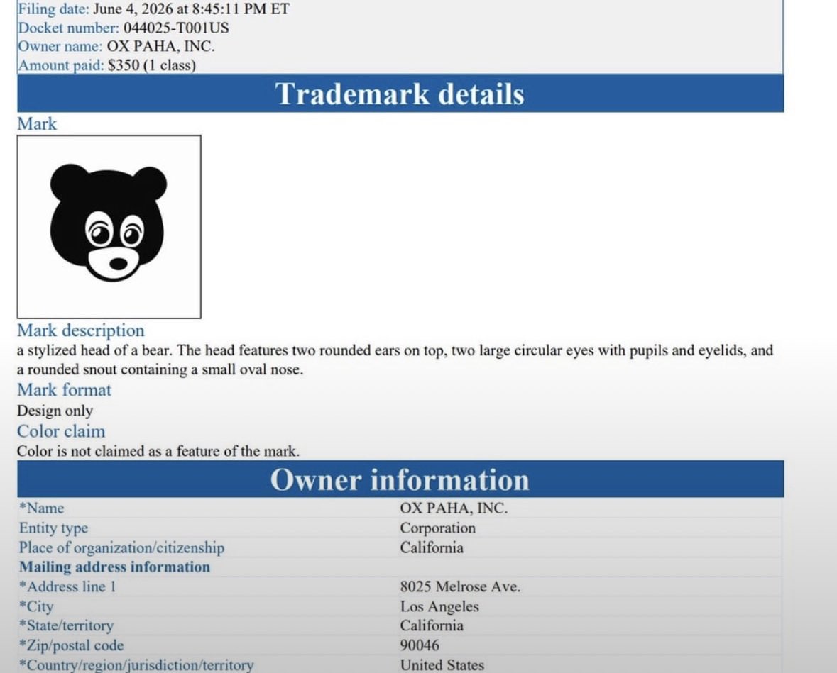 KanyeNoticiasES's tweet photo. YE HA VUELTO A LICENCIAR LA IMAGEN DEL COLLEGE DROPOUT BEAR 👀 https://t.co/87I1ef3YCU