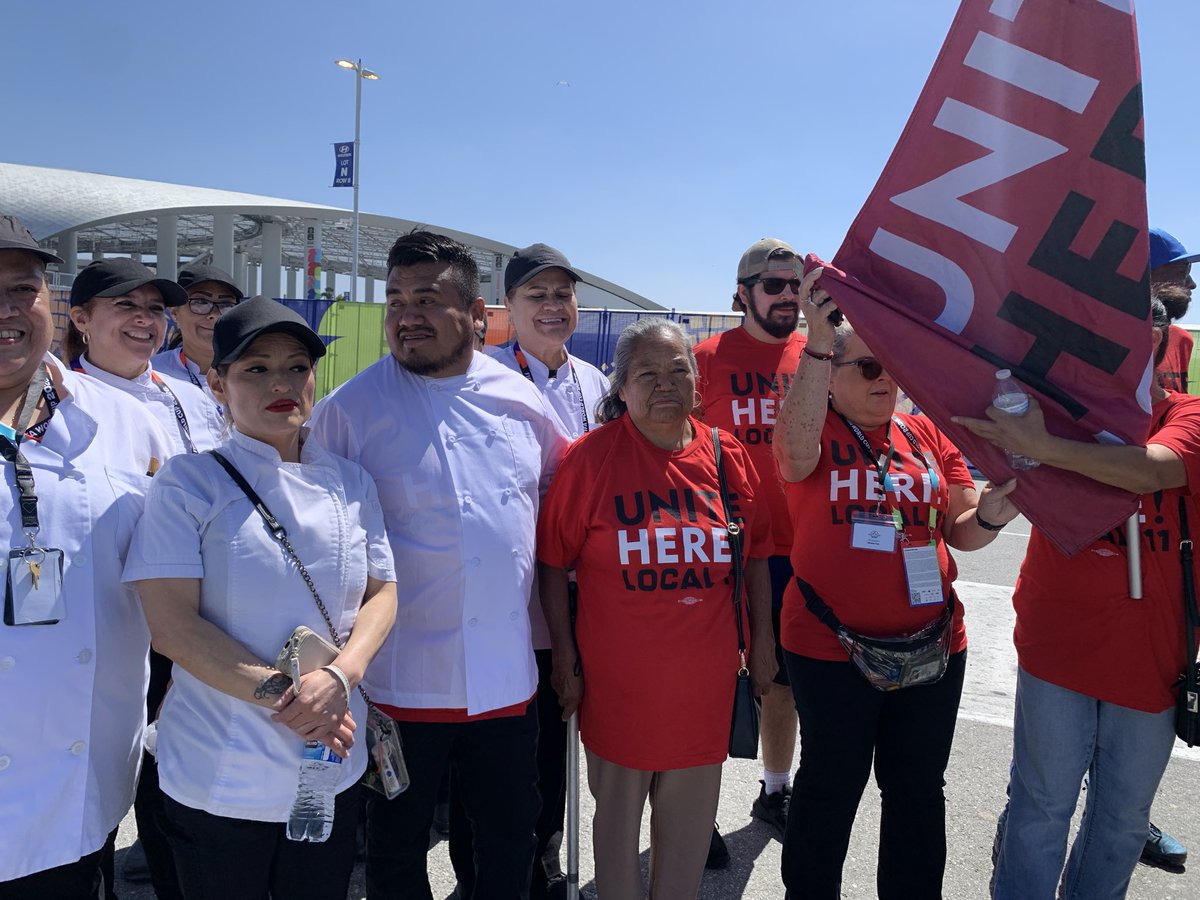 unitehere11's tweet photo. NOW: SOFI STADIUM WORKERS TO PROVIDE MAJOR ANNOUNCEMENT ON CONTRACT NEGOTIATIONS AHEAD OF FIFA WORLD CUP https://t.co/RZo8H2H4WR