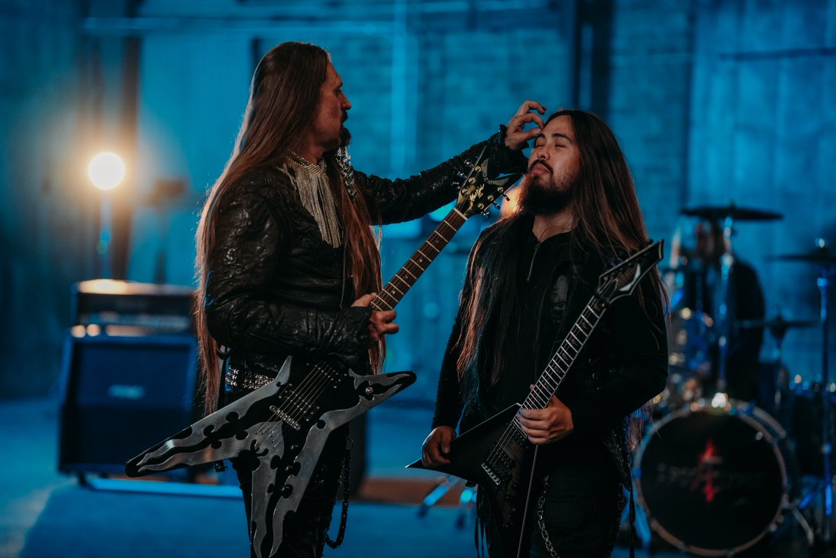 JessicatChase's tweet photo. BEHIND THE SCENES photos of Apocælypse.. I have a favorite, can you guess which one? 

Video: 
https://t.co/ssbd6hZHMl

Ira Black- Vocals, Lead Guitar
Ira Black IV- Guitar
Matt Snell- Bass
Lonny Pasillas- Drums

Photos: Anabel DFlux
Directed by Vicente Cordero IRA BLACK https://t.co/skc9vXbUeV