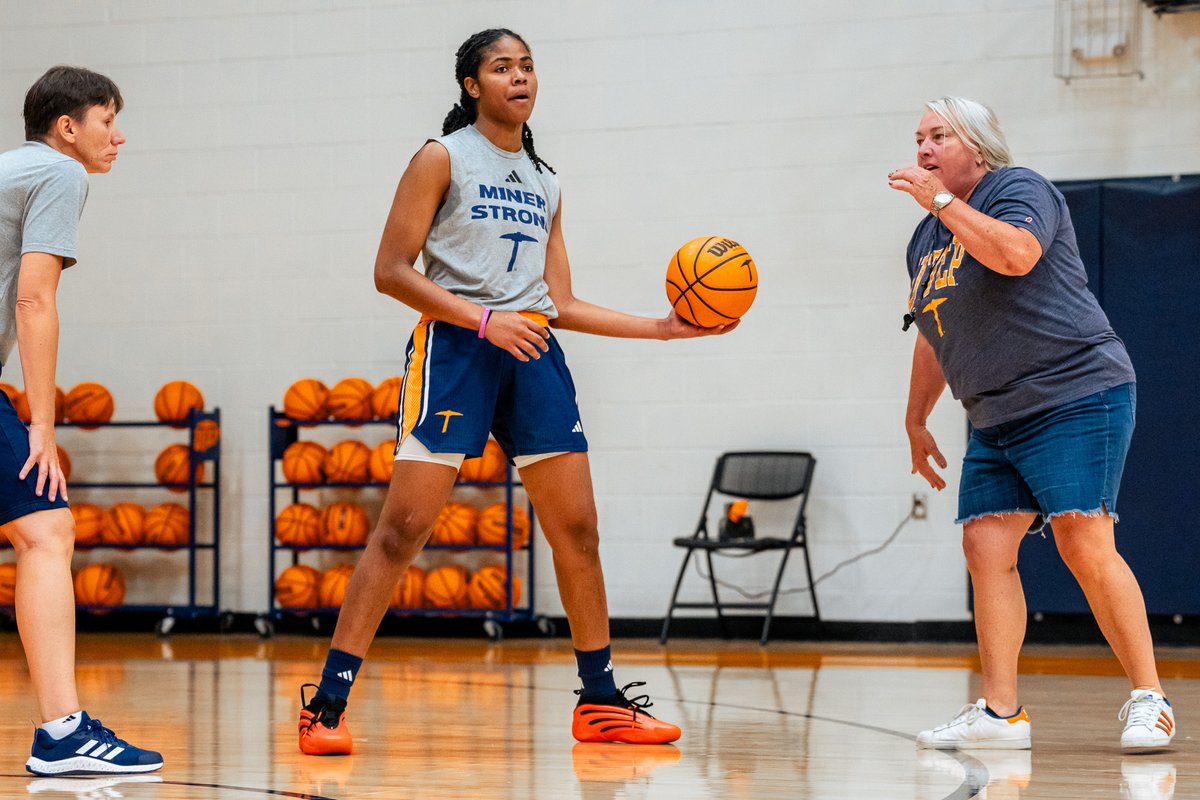 UTEPWBB's tweet photo. 𝗡𝗲𝘄 𝗦𝗲𝗮𝘀𝗼𝗻! 𝗡𝗲𝘄 𝗧𝗲𝗮𝗺! 𝗡𝗲𝘄 𝗦𝘁𝗮𝗿𝘁!

 #PicksUp https://t.co/0D05UfxPUI