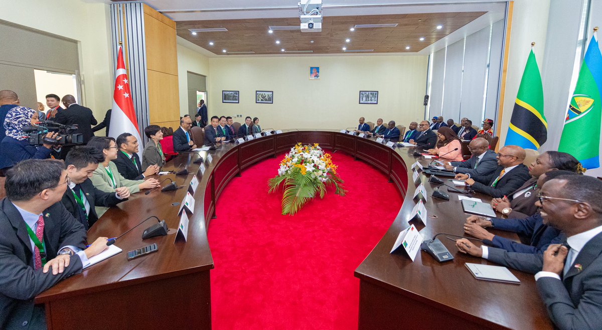 EastAfricaGov's tweet photo. H.E. @SuluhuSamia, leading the Tanzanian delegation in talks with the Singaporean delegation led by  H.E. Tharman Shanmugaratnam, on June 09, 2026.  Strengthening cooperation between Tanzania and Singapore in trade, investment and human resource was the main discussion. https://t.co/8z03bH07c6