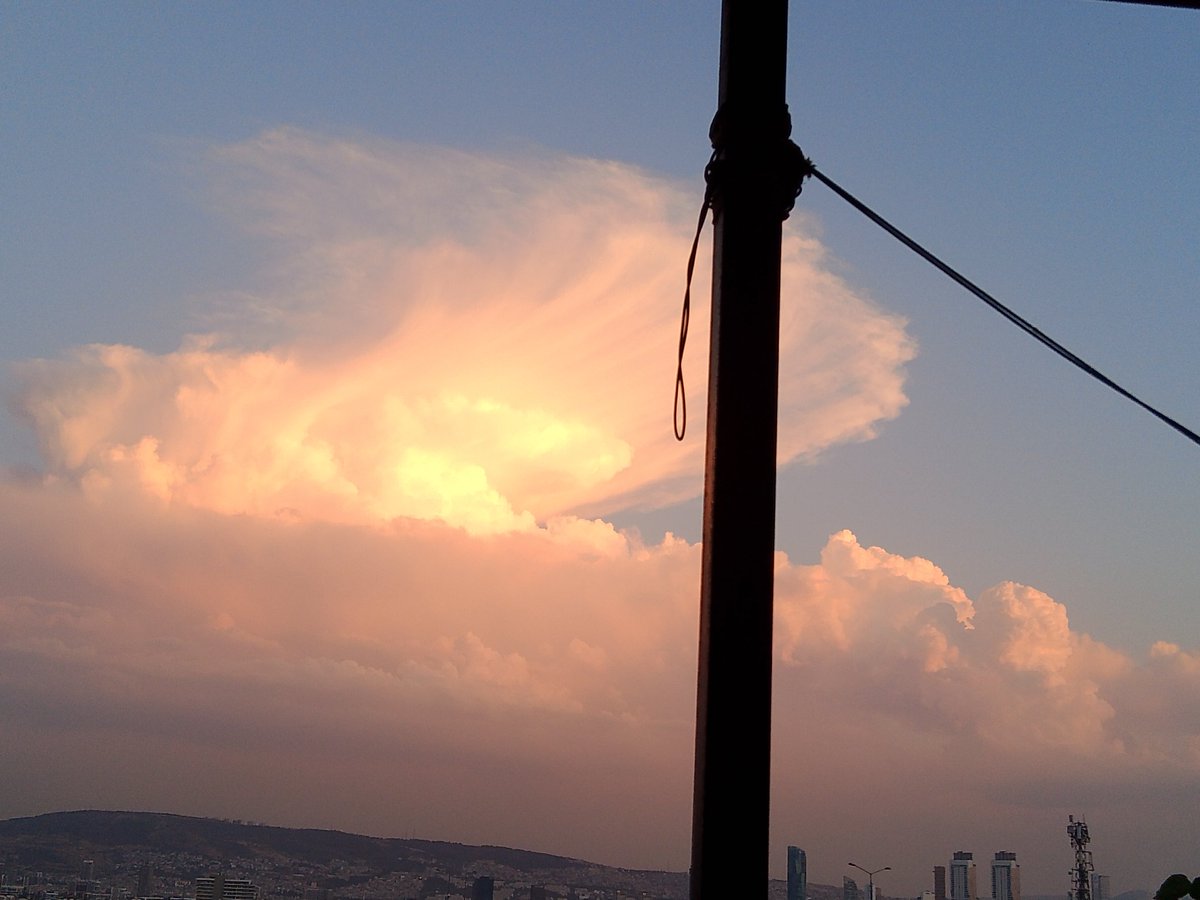 polyanna479199's tweet photo. @MilenyumKahin İzmir Bayraklı anlık https://t.co/KWPXEuKAyf