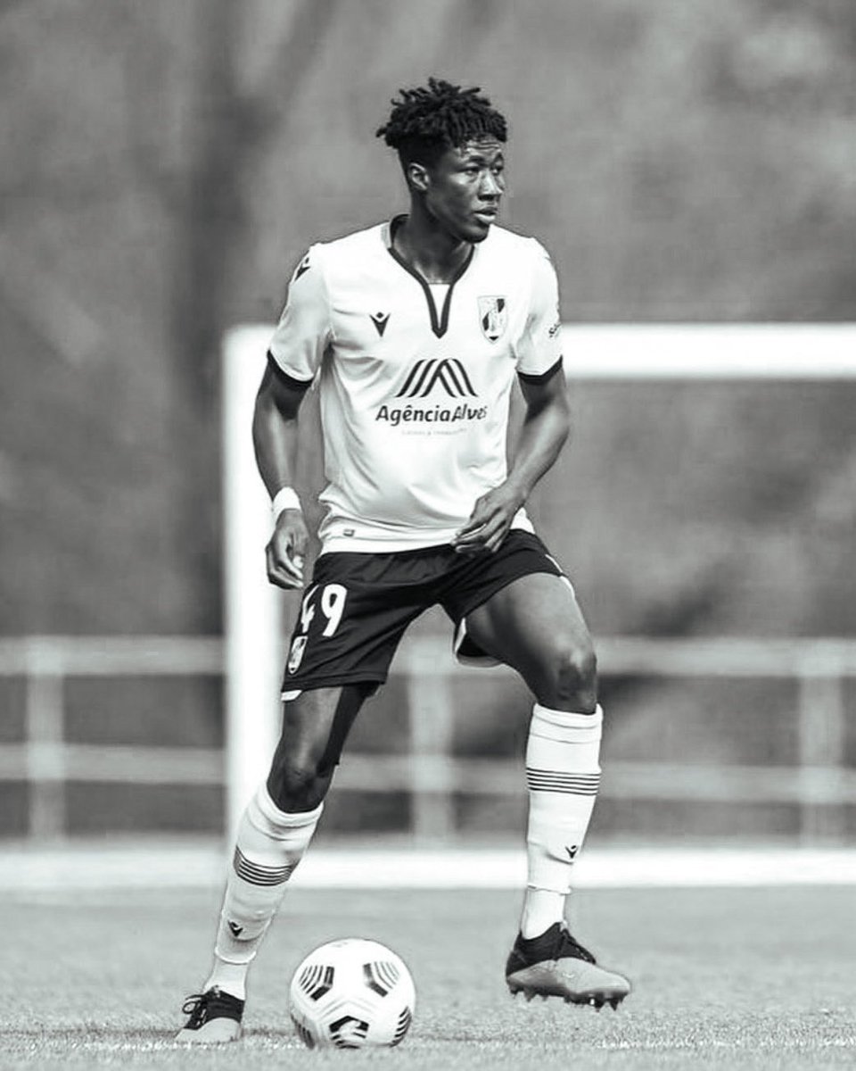 VitoriaSC1922's tweet photo. O Vitória Sport Clube manifesta o mais profundo pesar pelo falecimento de Ben Zagrè. Com um agradecimento pelo serviço prestado, recordamos a forma de estar humilde e trabalhadora de Ben Zagrè e prestamos solidariedade à família e amigos neste momento de profunda tristeza.

Até sempre, Conquistador. 💫