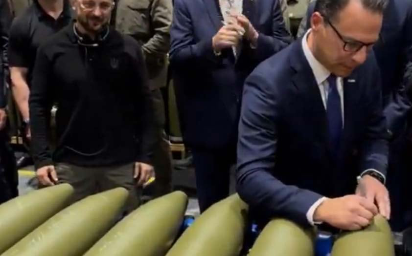 AntiwarNews's tweet photo. @Liberty_Bassist @PADemParty @JoshShapiroPA @AustinDavisPA @KenK4Pa @JohnThomasPA @LPPAorg Is this Josh Shapiro? - staff https://t.co/O7nWqE4K8P