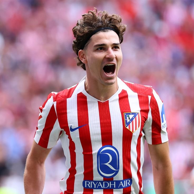 theMadridZone's tweet photo. 🚨 @gastonedul: "Real Madrid's statement is a perfect win-win for both Real &amp; Atleti.

Florentino Pérez gets to fulfill his election promise of making a €150M offer for a star, and Atletico Madrid get to drive up the price of Julian Alvarez in regards to other clubs." https://t.co/AcOmf1DCTT