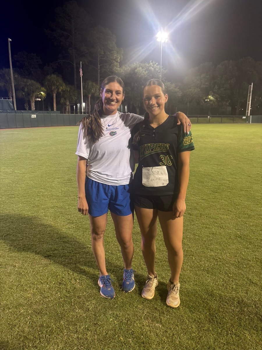 emmaevans2030's tweet photo. Thank you so much @GatorsSB for an amazing hitting camp! Loved seeing the facilities and learning many new things. 
Also amazing that I got to do it with my sisters @Brooklynevans09 and @SophieEvans2030 Go Gators!🐊
@VipersJ_H2011 
@_TimWalton 
@FranEnea10 
@Coach_AT 
@svanbrak https://t.co/f92sI7lssV