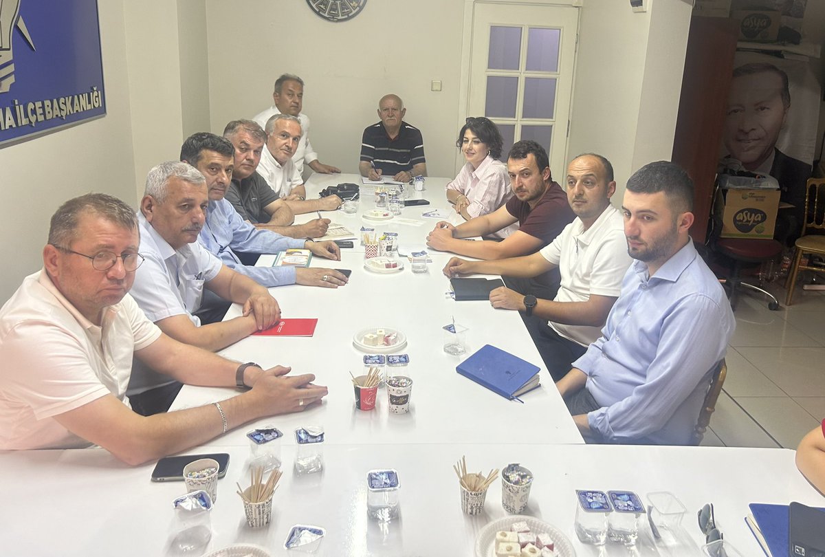 CaycumaAkParti's tweet photo. Haftalık Olağan Toplantımızı, İlçe Başkanımız Sn. Birol YİĞİT’in liderliğinde; İlçe Koordinatörümüz Sn. Kemal Etçibaşı, Kadın Kolları Başkanımız Sn. Gülsan Geldi, Gençlik Kollarımız ve ana kademe Yönetim Kurulu Üyelerimizin katılımıylagerçekleştirdik. https://t.co/Qc1V9UNeLE