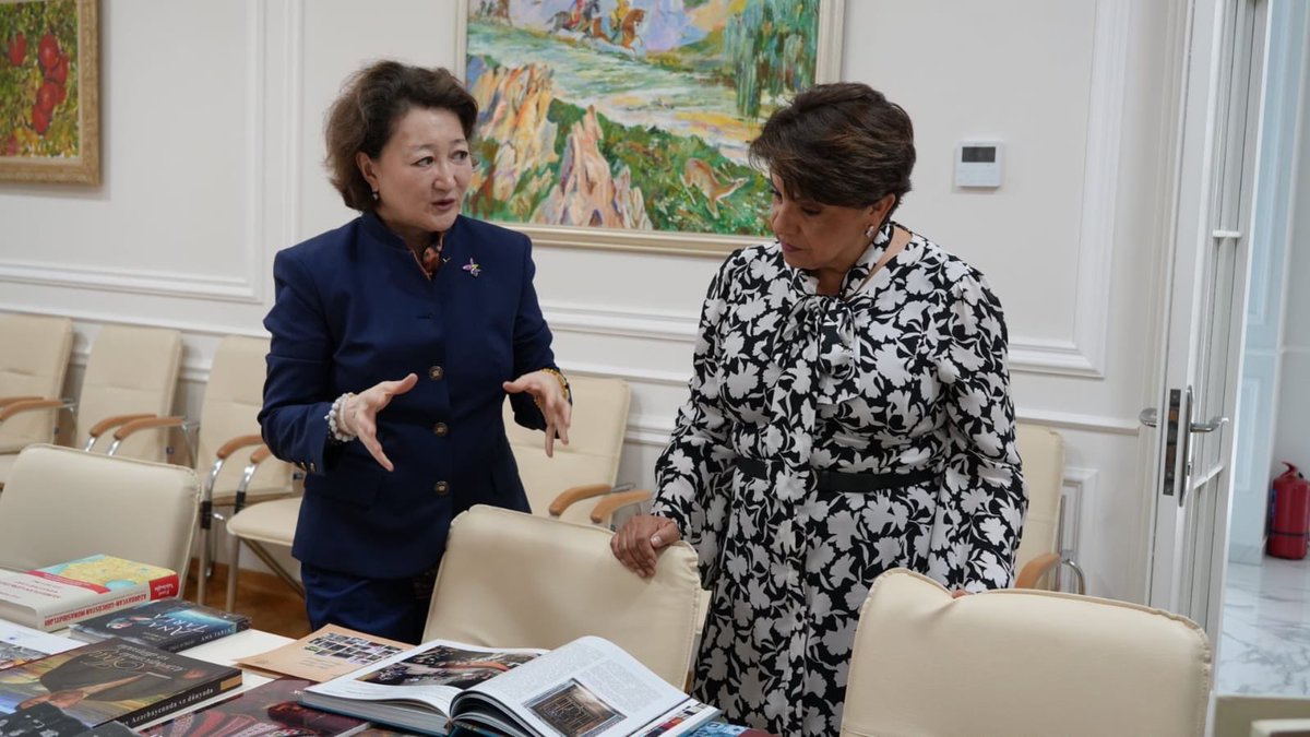 EmbaMexAze's tweet photo. Sostuvimos una productiva reunión con la Dra. Aktoty Raimkulova, presidenta de la Fundación de la Cultura y el Patrimonio Turco para conversar sobre proyectos conjuntos a fin de acercar a nuestros países, incluyendo igualdad de género

#DiplomaciaCulturalMx
#DiplomaciaPúblicaMx https://t.co/IJLDO14HqV