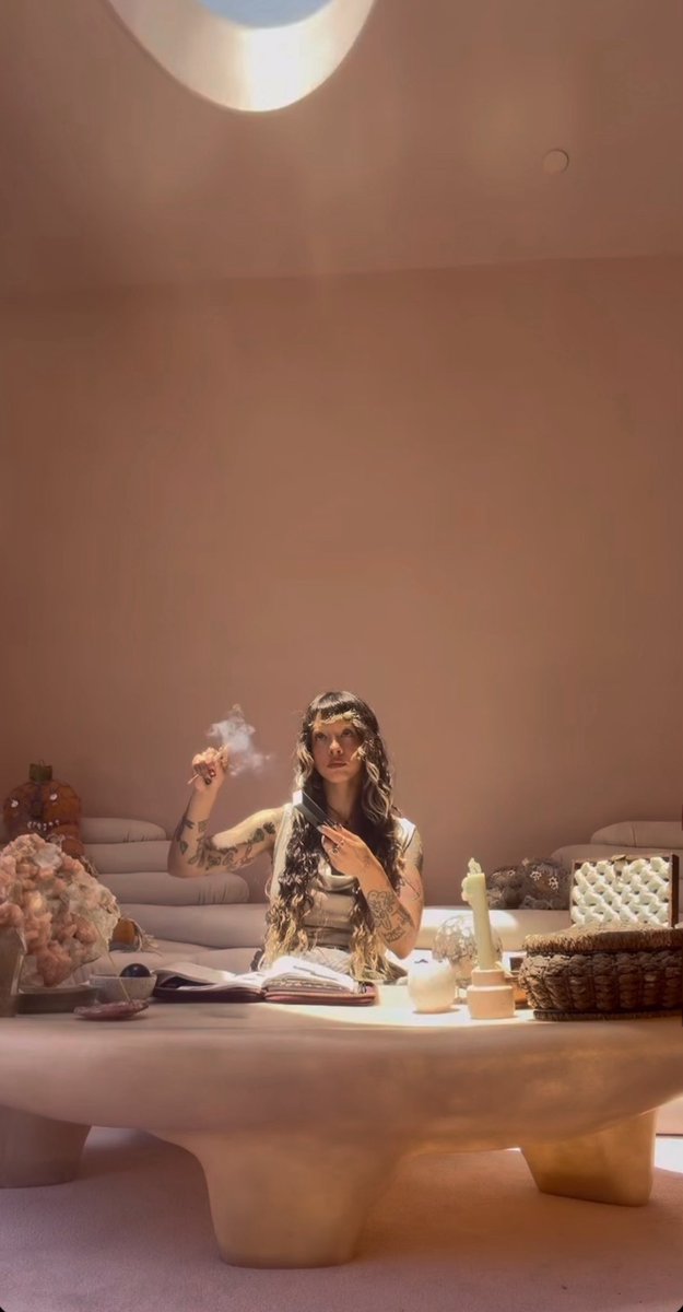 mels_base's tweet photo. who is this little diva https://t.co/y7ZLETqpjH