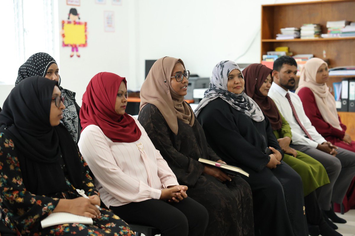 MoHmv's tweet photo. މިނިސްޓަރ އޮފް ހެލްތު ފެމެލީ އެންޑް ވެލްފެއާ @geelaali ހުޅުމާލޭގައި ގާއިމުކޮށްފައިވާ ފިޔަވަތި މަރުކަޒަށް ޒިޔާރަތްކުރައްވައި، ދައުލަތުގެ ބެލުމުގެ ދަށުގައި ތިބޭ ކުދިންގެ ހާލަތު ބައްލަވަަަައިލައްވަަައި ތަނުގެ މުވައްޒަފުންނާ ބައްދަލުކުރައްވައިފި https://t.co/i8FkGymIdf