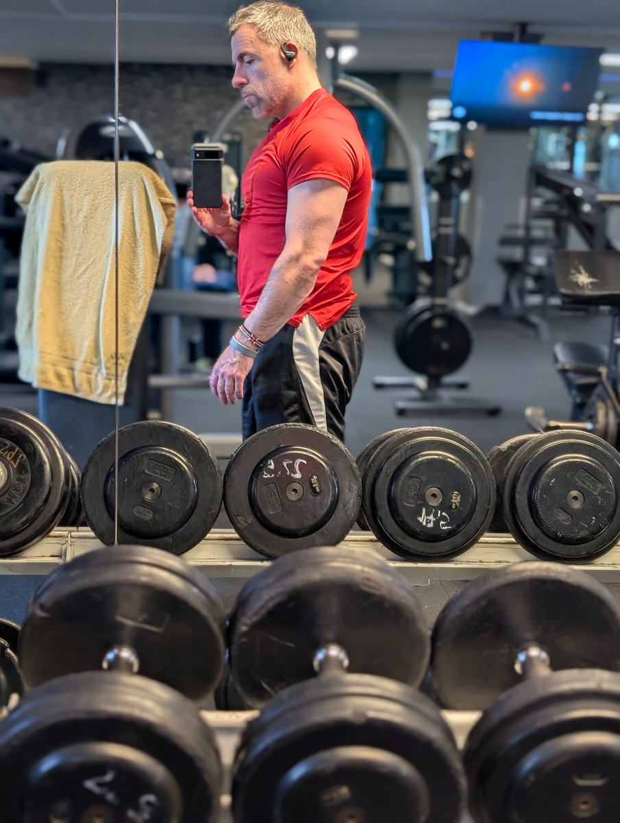Pundit2000's tweet photo. About todays workout
Shoulders, Chest and Arms
#Gyming https://t.co/jWOAUVKiQ5