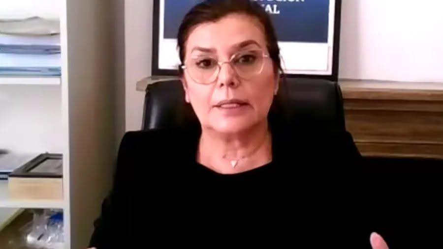 laruedanoticias's tweet photo. 📌 CAUSA CUADERNOS: Vergonzosa actuación de la Fiscal Fabiana León en la Causa Cuadernos, vergonzosa!!!
Se olvidó del artículo 120 de la Constitución, lamentable. De 'peluquería'. 
"El ministerio Público es un órgano independiente con autonomía funcional y autarquía ..."👇 https://t.co/KdFtl1YcKp