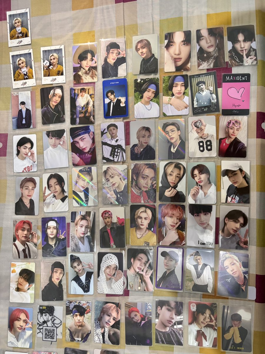 hyvnee's tweet photo. WTS WANT TO SALE‼️

take all photocards hyunjin below, price Rp. 3.500.000

- nego ok!
- dom jakarta
- split pay only
- shopee/ww worldwide
- mostly in a good condition

tags. hyunjin felix straykids lee know seungmin han bangchan changbin i.n jeongin jisung lee minho hwang https://t.co/JMnUfDm0da