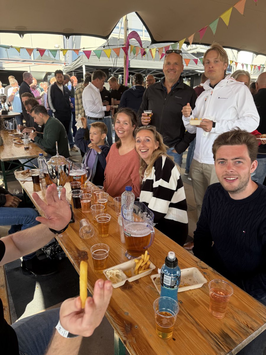BerendAptroot's tweet photo. Uiteindelijk 4e geworden van de 12. 

Top dag met leuke tegenstanders, goede organisatie, geweldige omgeving. Ik had een top dag met veel collega’s..

#BouwCup @DeKuip @Feyenoord https://t.co/ZpT8i37Gv6