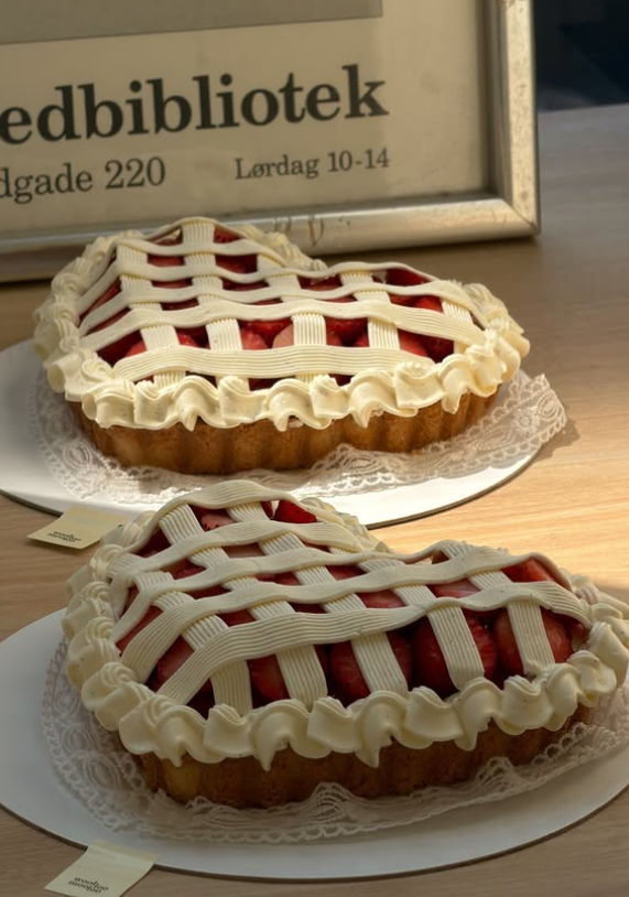 daily_dolce's tweet photo. Strawberry pies by wlmlbkk 🍓 https://t.co/NQZw71KSxN