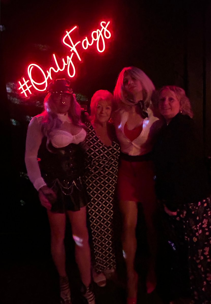 LinziJayXxx's tweet photo. A fabulous evening at Leeds First Friday ❤️❤️ #HappyPrideMonth #Pride 🌈 #pridemonth #PrideMonth2026 #happypride #lff https://t.co/gzvjIqwbPD