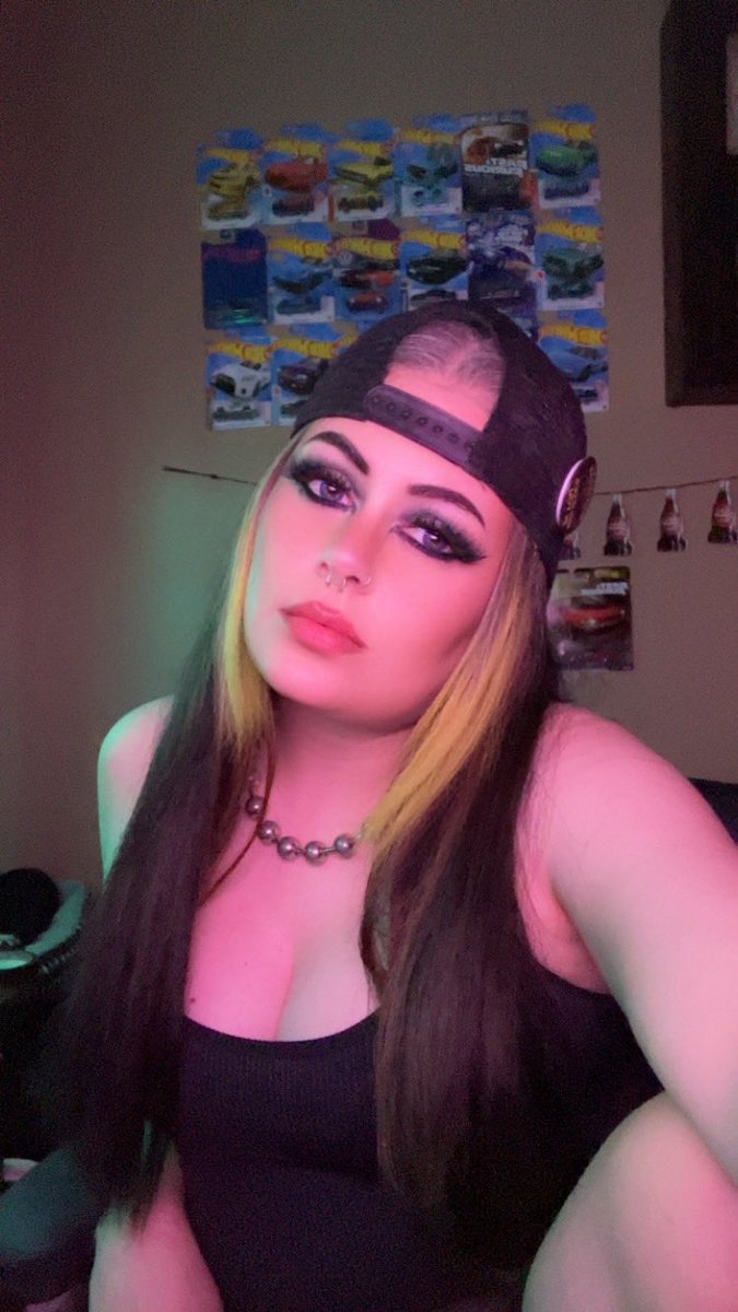 ThatGrlNizzy's tweet photo. Any sub into women farts? I’m gassy this morning. 

Findom, finsub, women farting, fetish https://t.co/jbj7tHcMIK