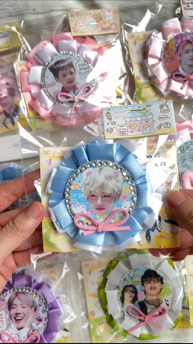 itsdevona's tweet photo. bts arirang world tour in busan
I have a few things~ ✨️

♡ june 12-13, 2026
♡ quantity: 
- 30 hair clips sets 
- 10 Kancho sticker boxes
- 10 mini decorated fans from my friend 
♡ RT &amp; like please 💜

https://t.co/PCWSDENVVR

#BTS_WORLDTOUR_ARIRANG_BUSAN #부산콘 방탄소년단 https://t.co/v3lTq8LU1S