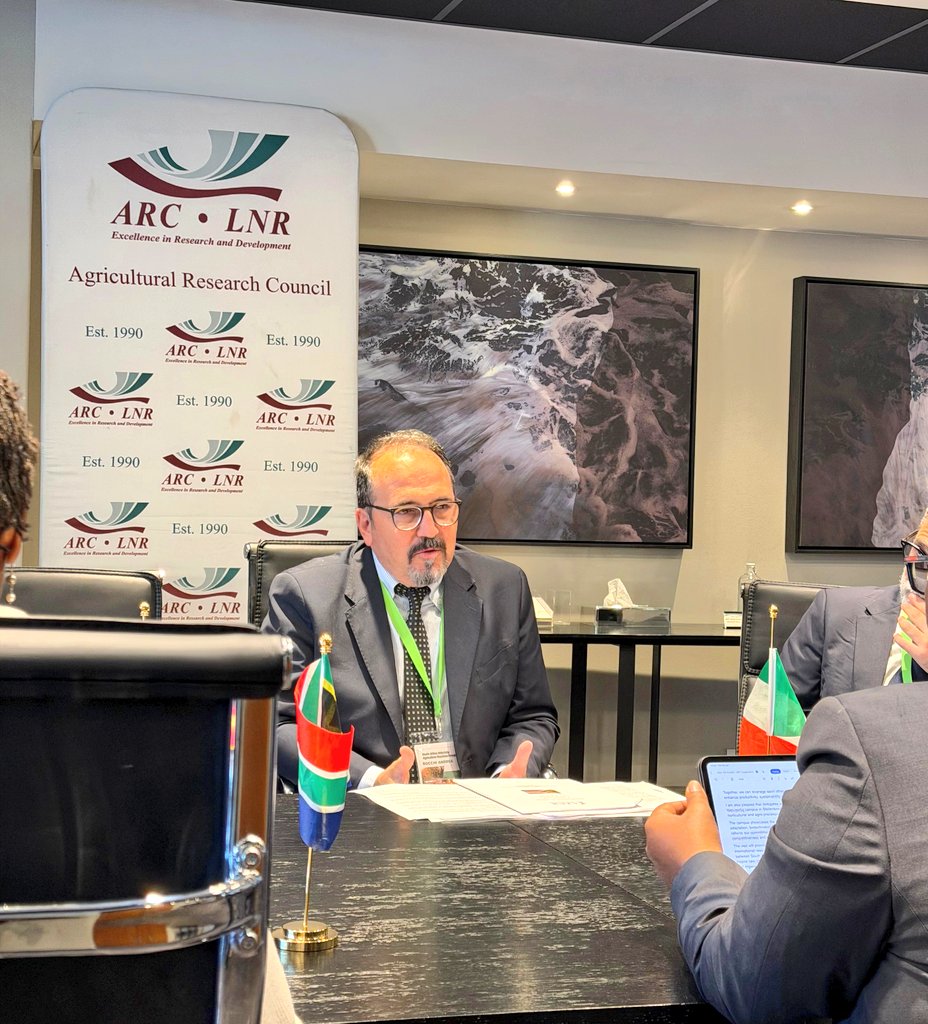 ARCSouthAfrica's tweet photo. Bilateral discussions between the Agricultural Research Council and Italy's Council for Agricultural Research and Economics (CREA) focused on opportunities to strengthen cooperation in agricultural science. https://t.co/kw0RvbKYJN
