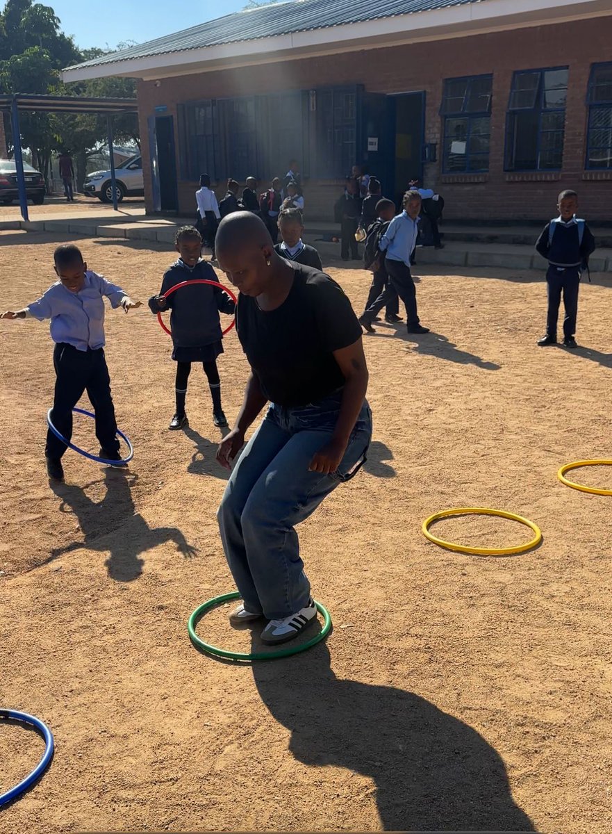 Mavutana_Org's tweet photo. Grade 1 learners at #Mapaleni Primary School, Mkhuhlu took part in our Active Bodies, Healthy Minds Programme (#ABHM), building confidence, coordination, teamwork, and healthy habits through fun physical activities. 💪🏃‍♀️

#Mkhuhlu #Bushbuckridge #SportsForDevelopment #community https://t.co/z8RFW7tR62