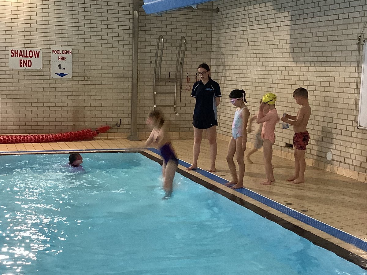 SAPSRedSquirrel's tweet photo. Swimming this week was amazing! The children have progressed already! #pe https://t.co/Yxo7hLsxXf