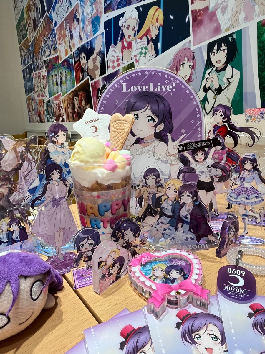 melt_candy's tweet photo. 最後のTHEキャラへ…店内ではまだブロマイドもらえないのであんまり見た目変わらないけどwお祝いしまくってとってもとっても楽しい１日でした🥰お誕生日祝いのパネルはオーダーで作りました💖 https://t.co/XHTOZDaaH1