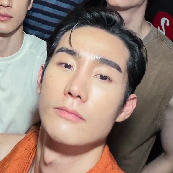 ariarikatoh's tweet photo. อะเมซิ่ง ตั้งแต่เช้ายันมืด ปอยผมพี่แกยังองศาเดิมเป้ะ https://t.co/Sgre6suZ6O