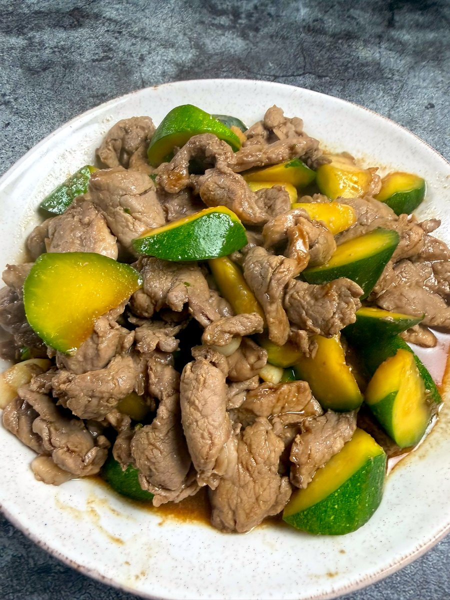 ohsnapletseat's tweet photo. Pork Zucchini Stir Fry ๐๐
This dish makes an easy weeknight dinner with tender marinated pork, fresh zucchini, garlic, and a simple savory sauce. Itโs quick, flavorful, and perfect served with rice or noodles!
Recipe: https://t.co/niGEgtWrSG
#porkstirfry #zucchinirecipes #asianrecipes #easyrecipes #weeknightdinner