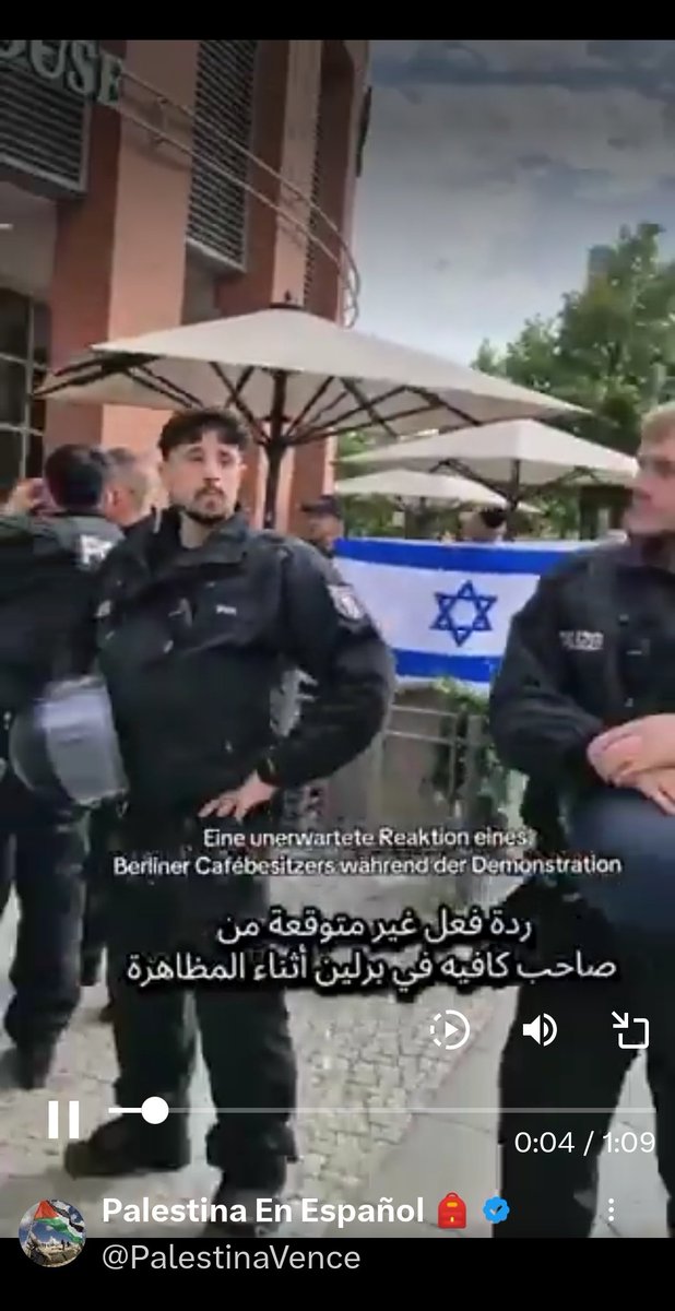 Maitycom's tweet photo. @Bundeskanz50246 Diese Personen waren da nicht zum Kaffeetrinken. Sie haben den Anfang der Geschichte weggeschnitten.
Das Café ist im Recht, wenn es sich politische Statements vom Cafe aus verbittet. https://t.co/mth4UuPjLT